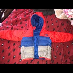 Boys Size 2T North Face reversible Winter Jacket!